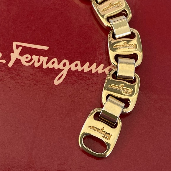 🌟FERRAGAMO🌟 SALVATORE FERRAGAMO BRACELET (GENUINE, SIGNED) VERY CUTE - Picture 9 of 13